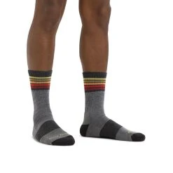 Darn Tough Kelso Micro Crew Light Cushion - Men's (Fall 2022) -Western Mountaineering shop 1973 gray model rsz 36405.1676924790