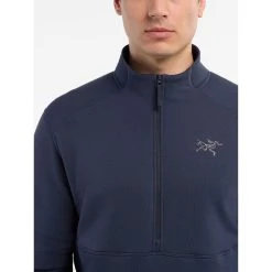 Arc'teryx Kyanite AR 1/2 Zip - Men's -Western Mountaineering shop Kyanite AR 1 2 Zip Neck Black Sapphire Collar Detail rsz 27244.1675106944