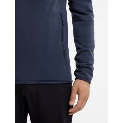 Arc'teryx Kyanite AR 1/2 Zip - Men's -Western Mountaineering shop Kyanite AR 1 2 Zip Neck Black Sapphire Pocket Detail rsz 54879.1675106944