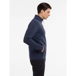 Arc'teryx Kyanite AR 1/2 Zip - Men's -Western Mountaineering shop Kyanite AR 1 2 Zip Neck Black Sapphire Side View Right rsz 07421.1675106943