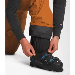 The North Face Freedom Pant - Men's (Fall 2022) 23 The North Face Freedom Pant - Men's (Fall 2022) -Western Mountaineering shop NF0A5ABV 6Q9 modelalt1 rsz 50040.1664305292.1280.1280 24994.1676497810