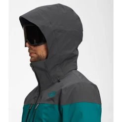 The North Face Chakal Jacket - Men's (Fall 2022) -Western Mountaineering shop NF0A5GM3 7P4 modelhood2 rsz 58220.1676496511