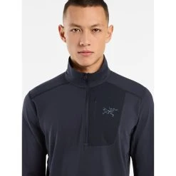 Arc'teryx Rho LT Zip Neck - Men's -Western Mountaineering shop Rho LT Zip Neck Black Sapphire Pocket Detail rsz 10384.1674262084